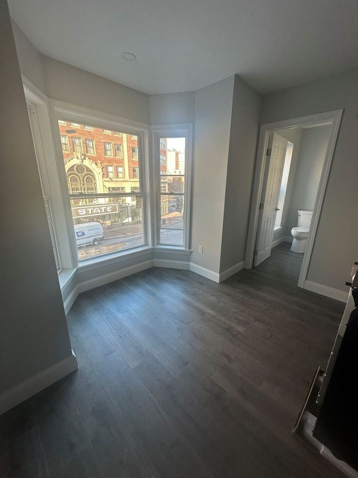 610 Congress St - Photo 2 of 4