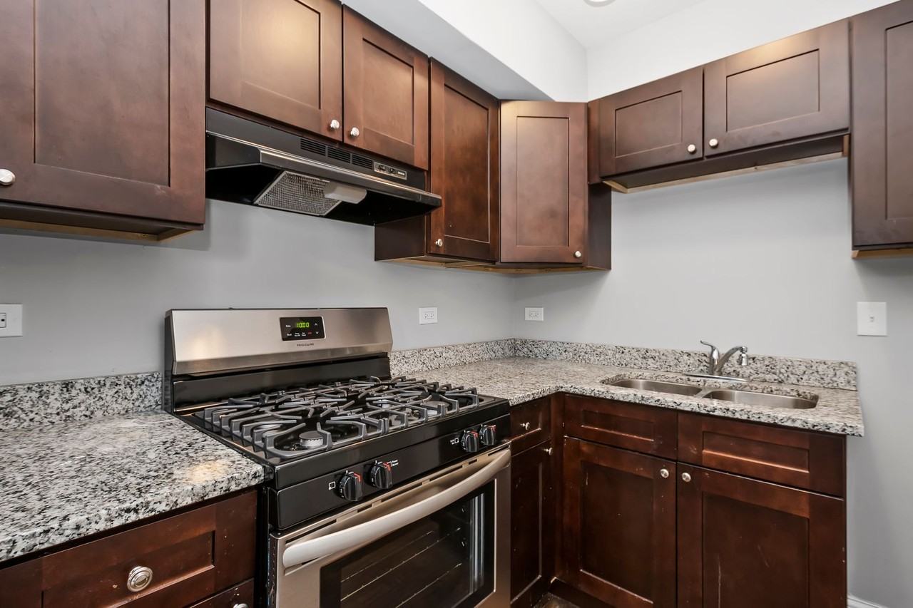 7115-25 S. East End Avenue - Photo 2 of 10