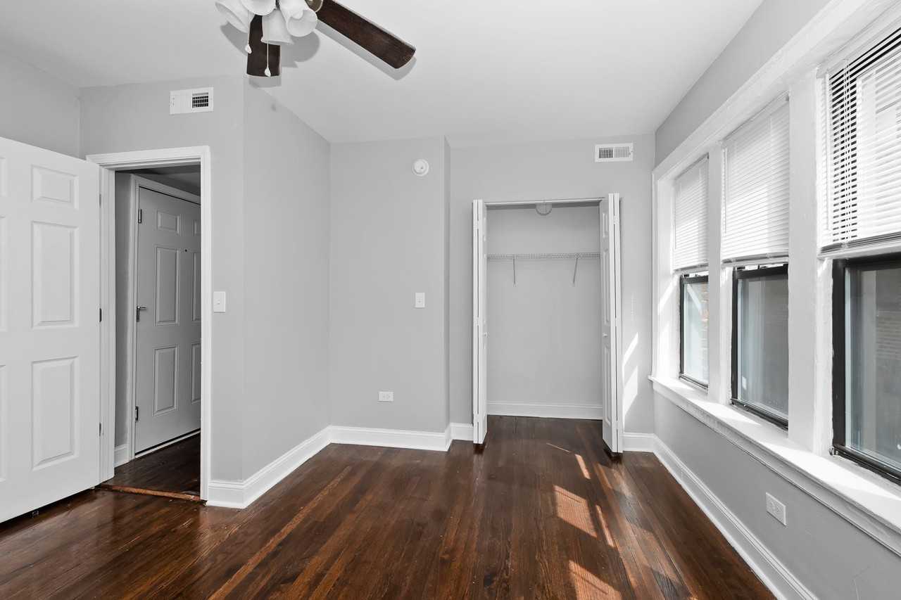 7115-25 S. East End Avenue - Photo 5 of 10