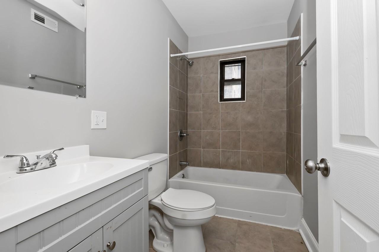 7115-25 S. East End Avenue - Photo 6 of 10