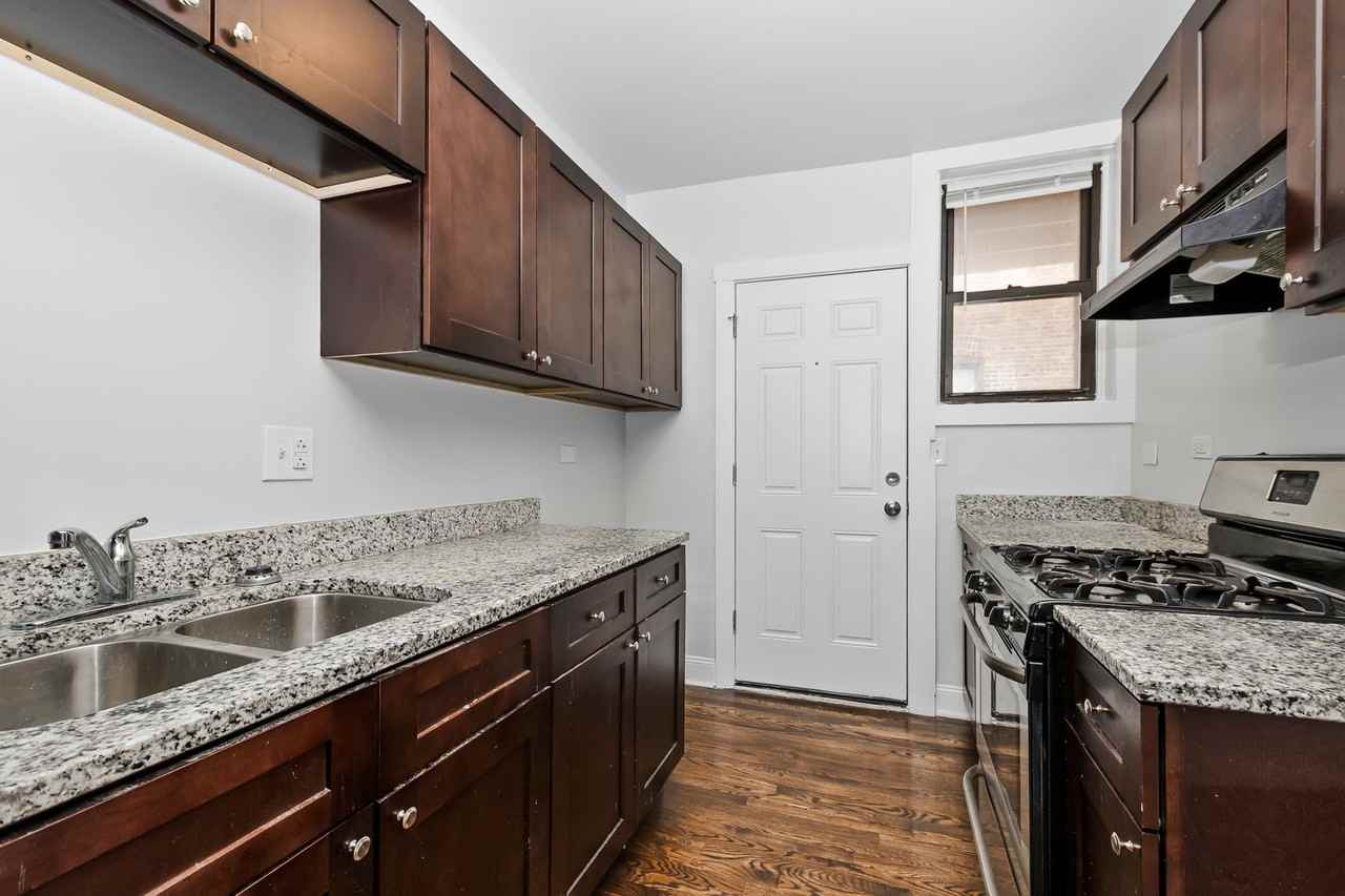 7115-25 S. East End Avenue - Photo 7 of 10