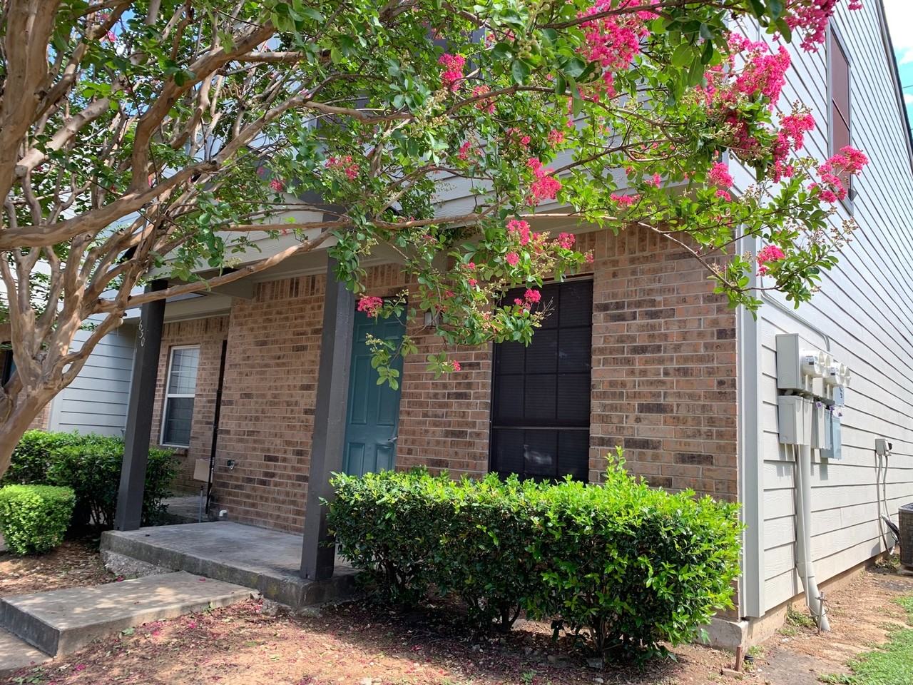 630 W Collins St - Photo 3 of 23