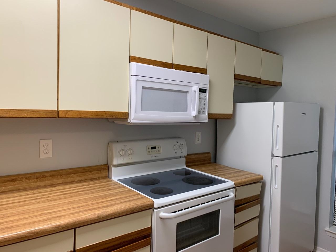 630 W Collins St - Photo 7 of 23