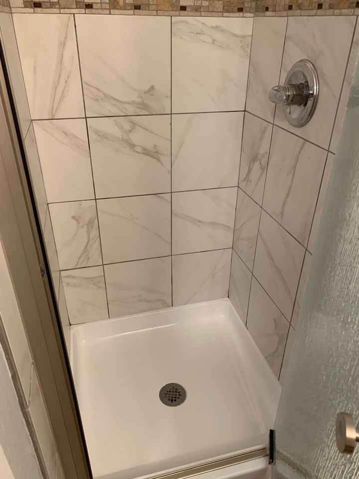 630 W Collins St - Photo 4 of 23