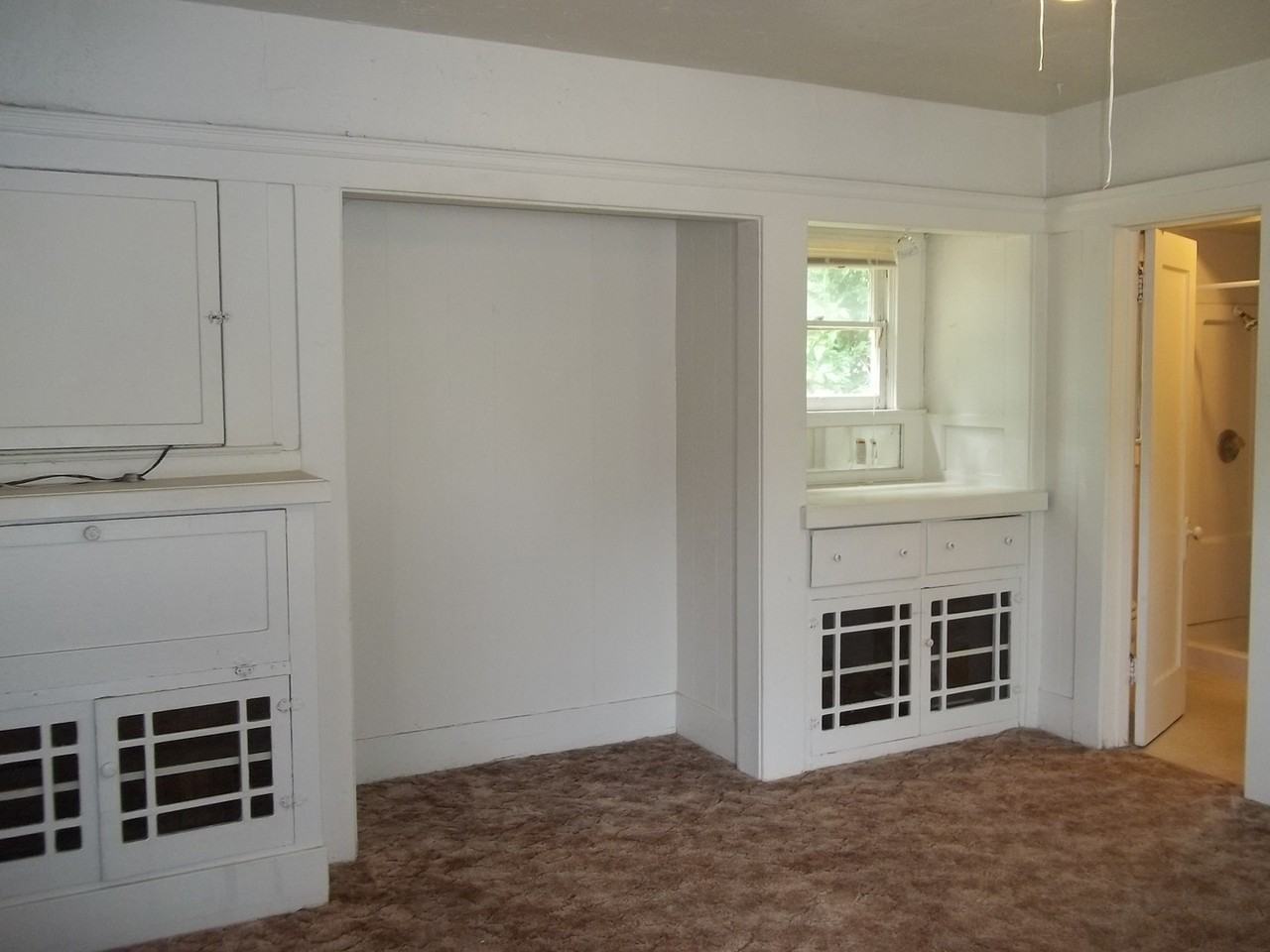 2087 N Marks Ave - Photo 5 of 8