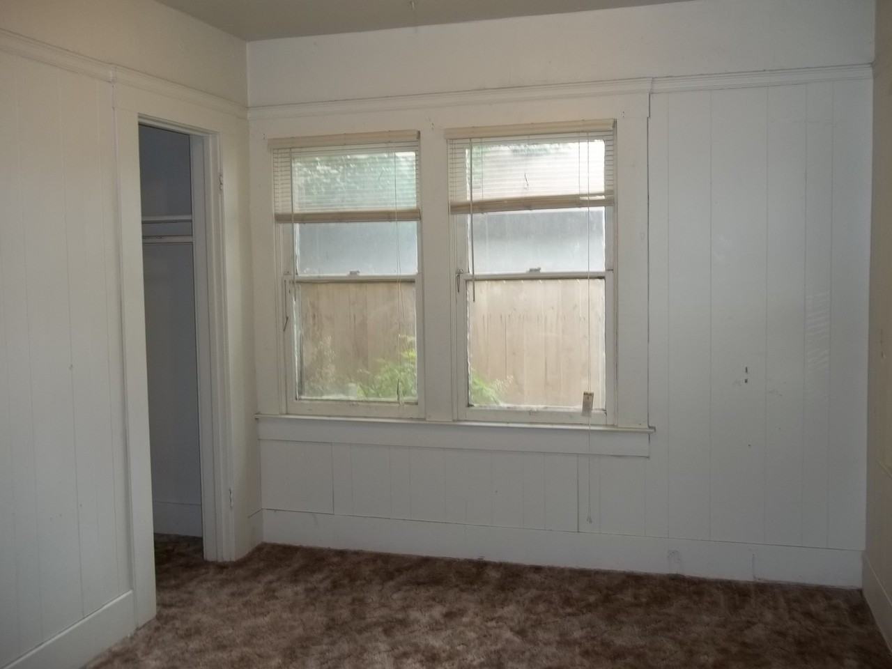 2087 N Marks Ave - Photo 6 of 8