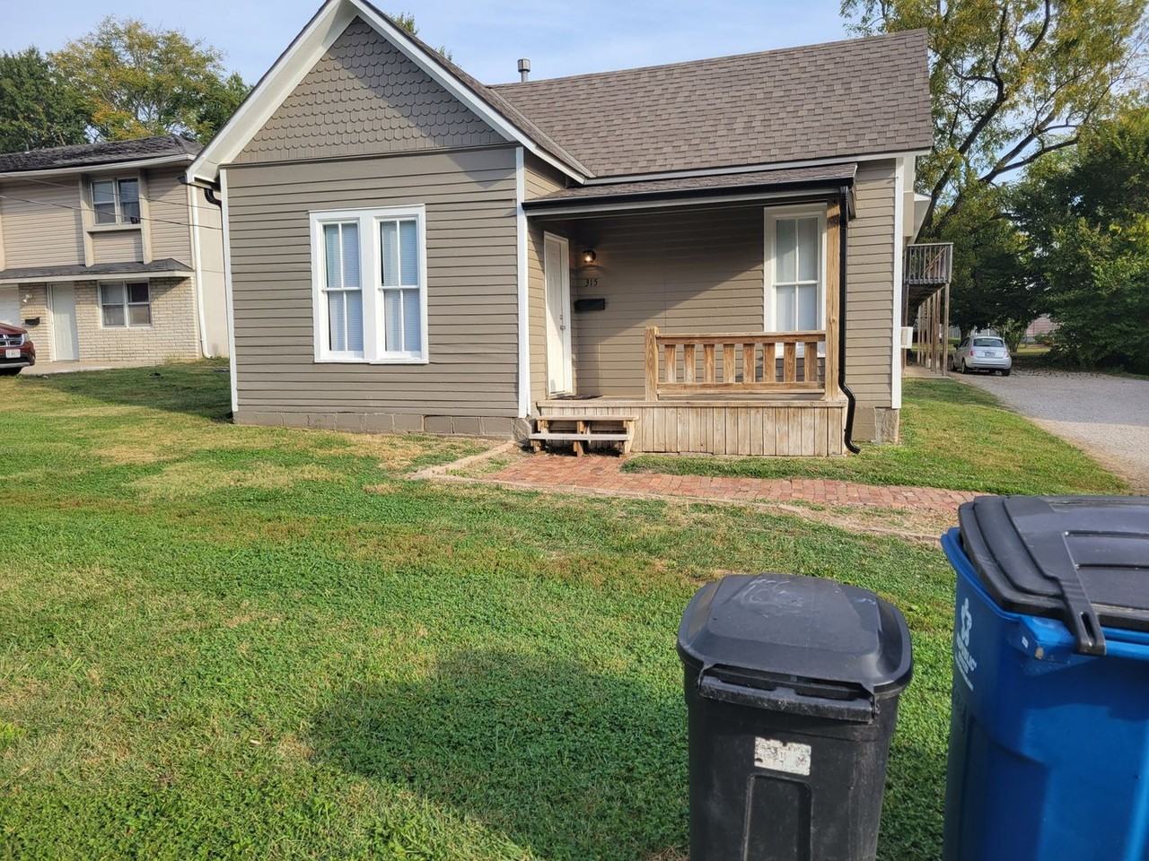 315 Jefferson St - Photo 2 of 11