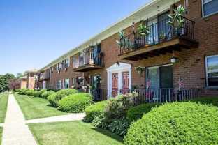 705 Washington Gdns - Photo 1 of 1