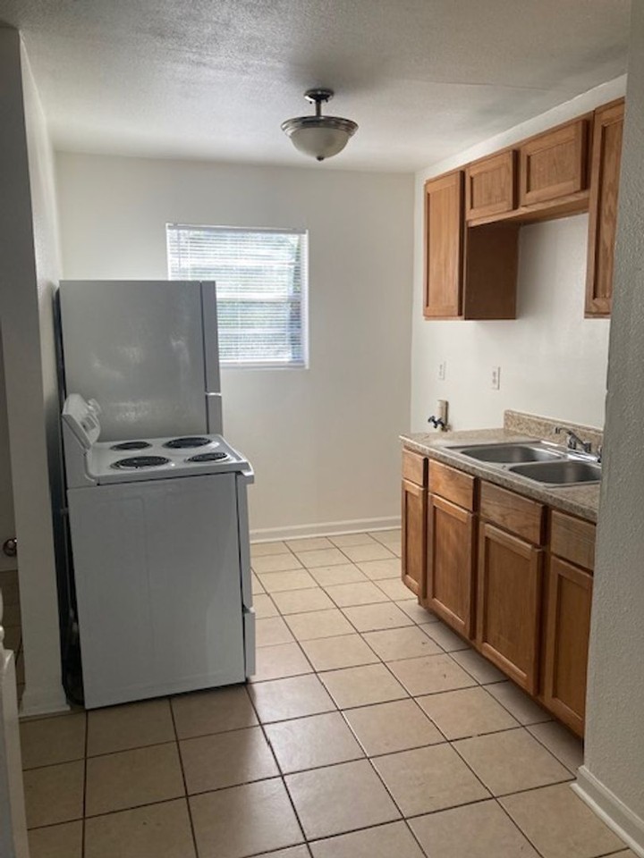503 29th St - Photo 2 of 8