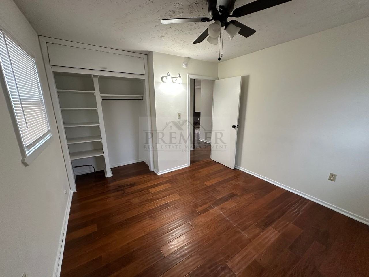 1534 Lindenwood Ln - Photo 3 of 18