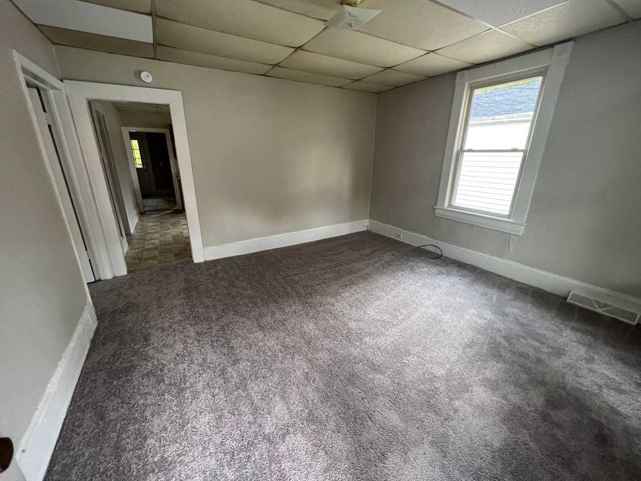 512 Madison Ave Nw - Photo 2 of 10