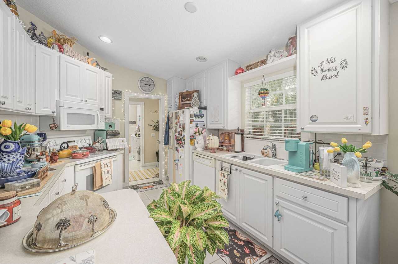 10888 Sw Elsinore Dr - Photo 3 of 11