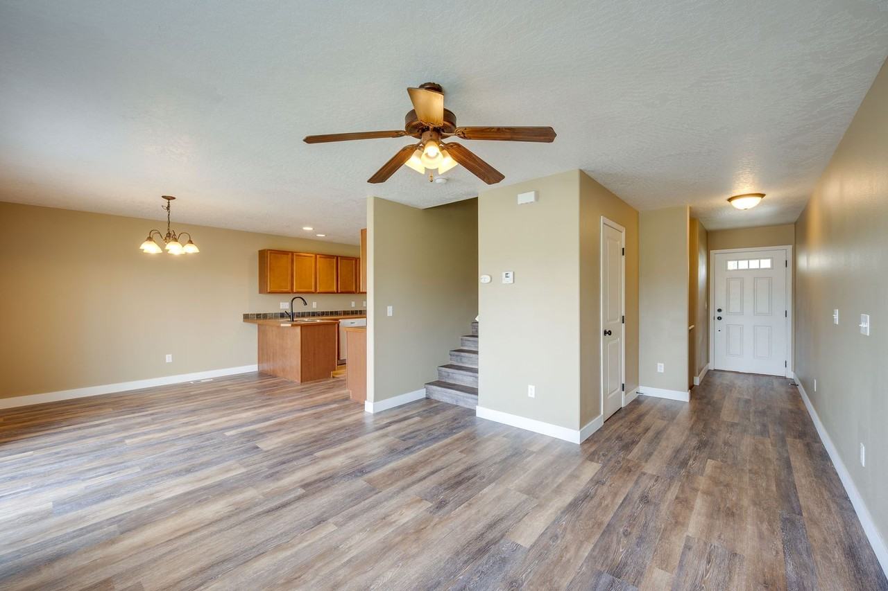 1262 Sw Selway Ln - Photo 3 of 33