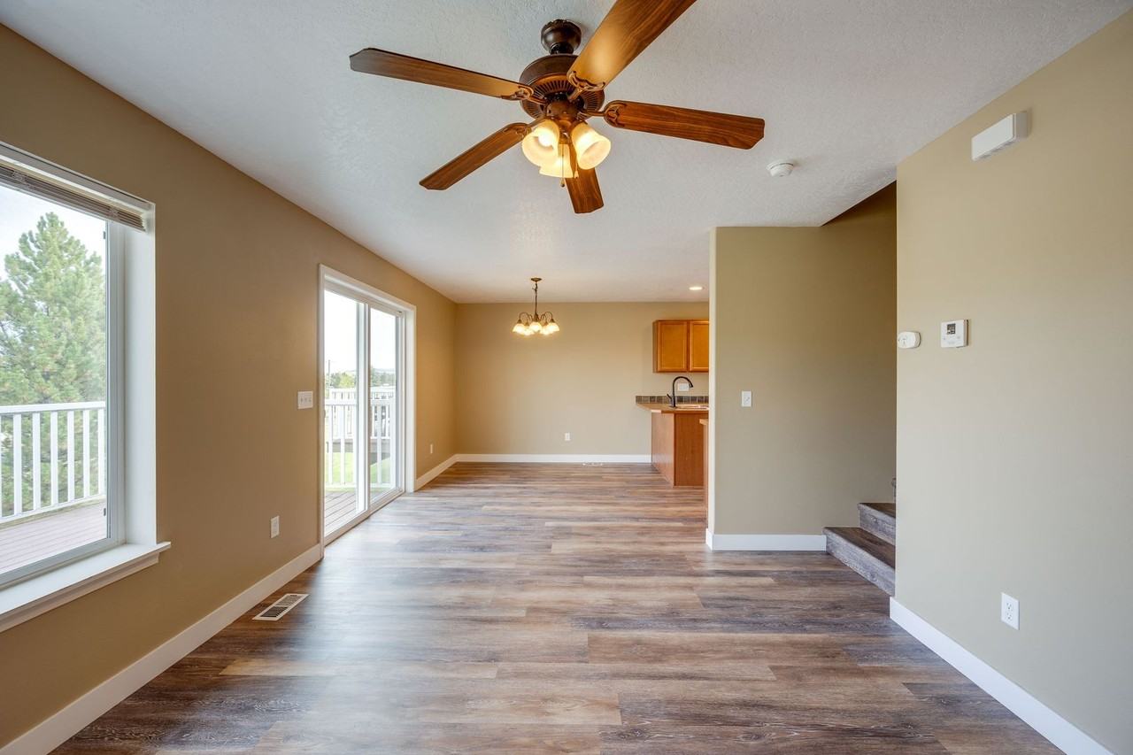 1262 Sw Selway Ln - Photo 5 of 33
