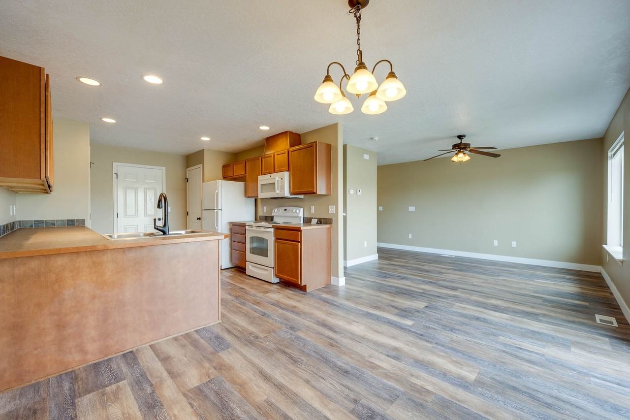 1262 Sw Selway Ln - Photo 6 of 33