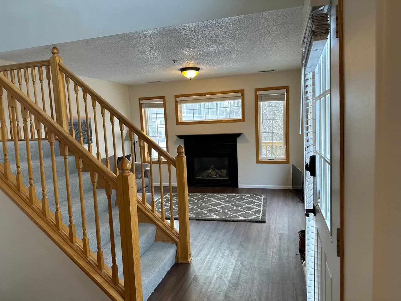 7118 Excelsior Way - Photo 3 of 37