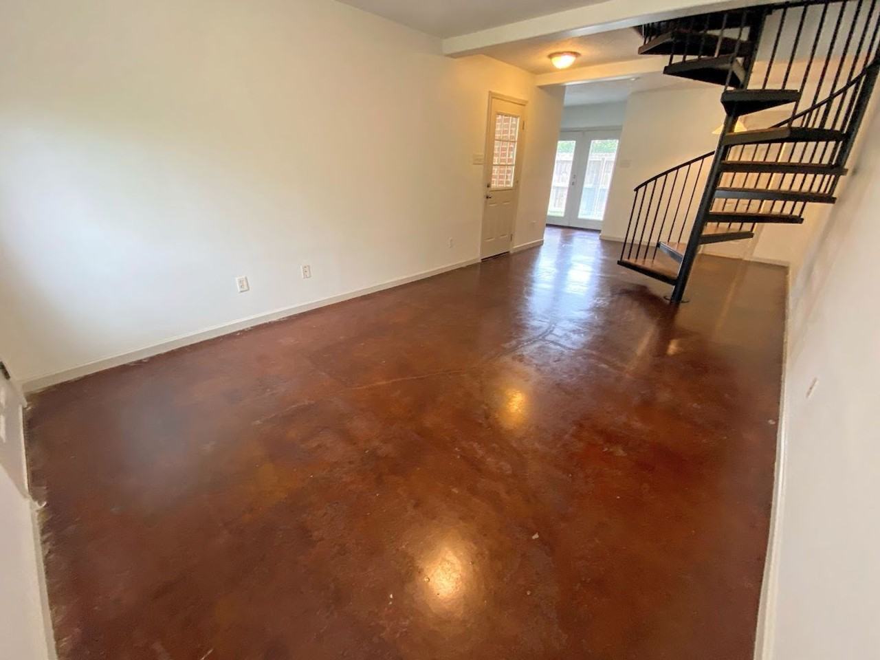 333 E Sale Rd - Photo 3 of 20
