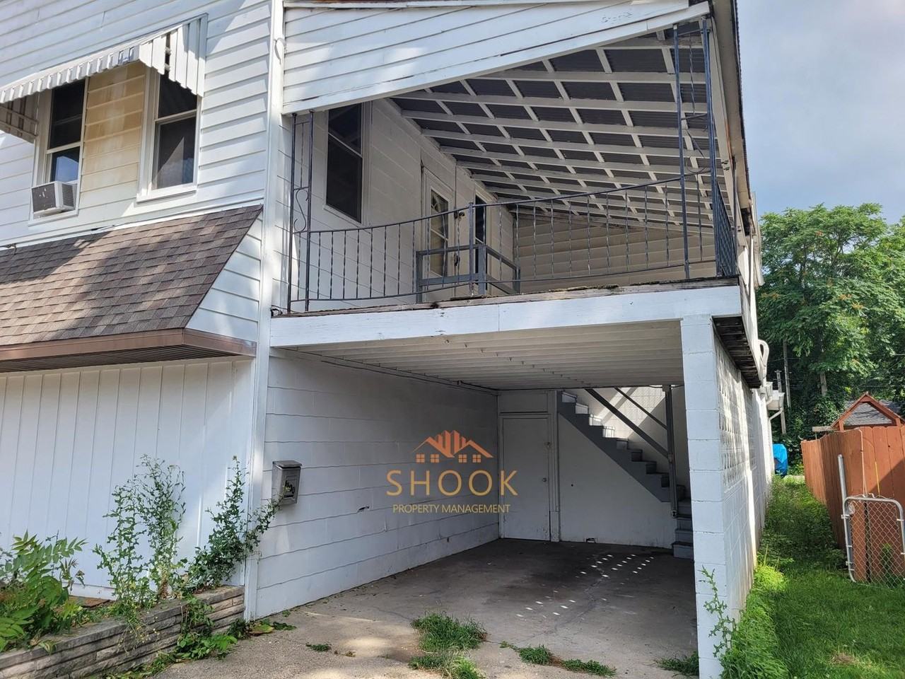 1300 Howell St - Photo 2 of 14