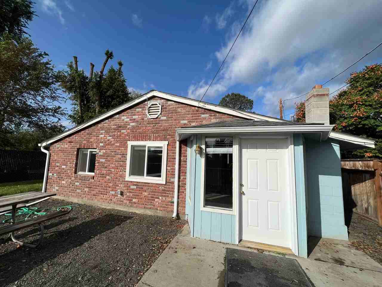 2100 S 11th Ave - Photo 2 of 18