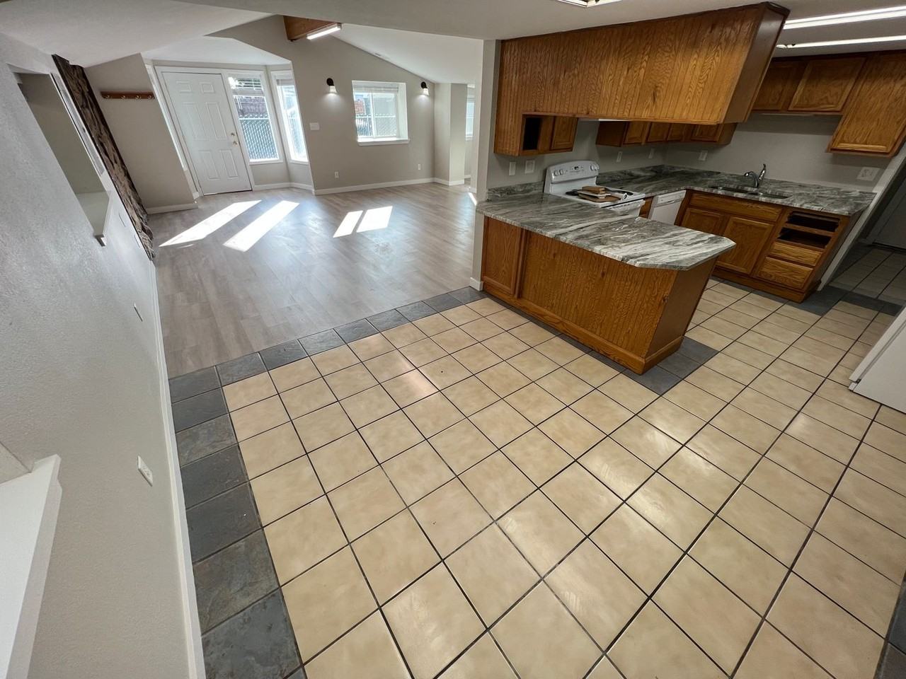 2100 S 11th Ave - Photo 7 of 18
