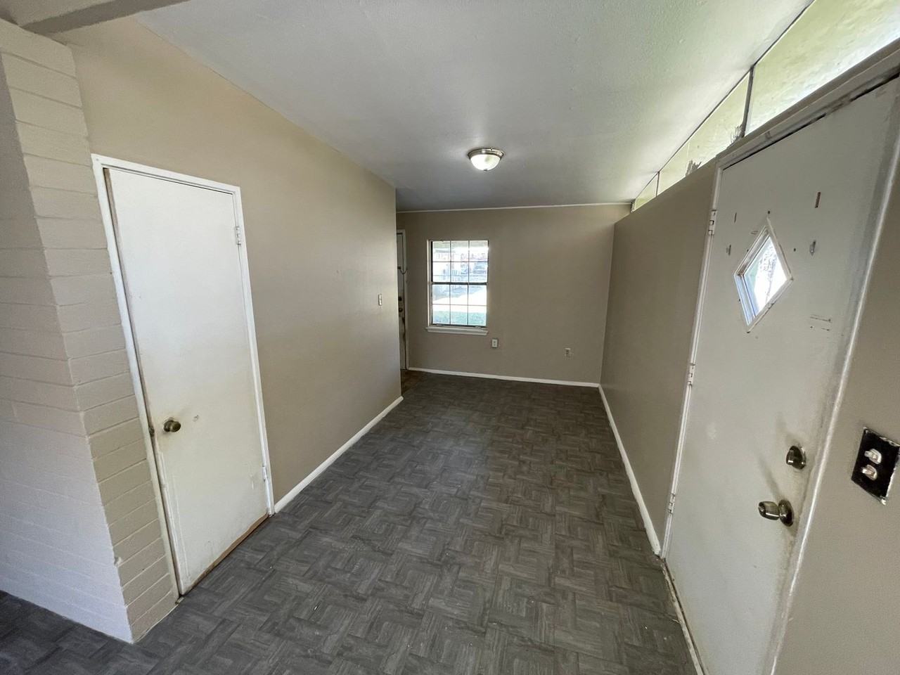 4606 Rochester Dr - Photo 3 of 12