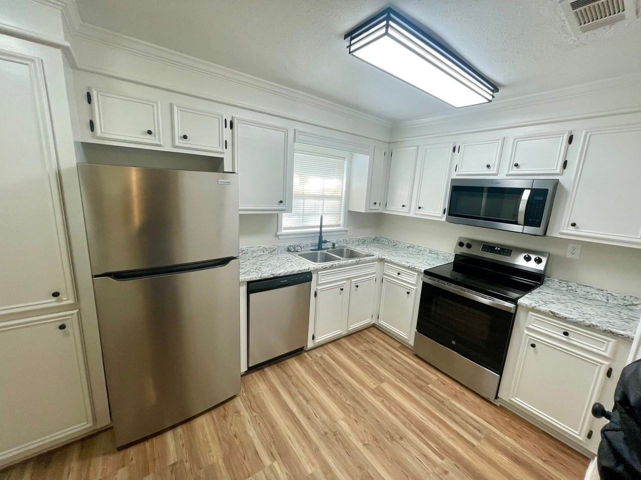 213 Harrell St - Photo 4 of 7