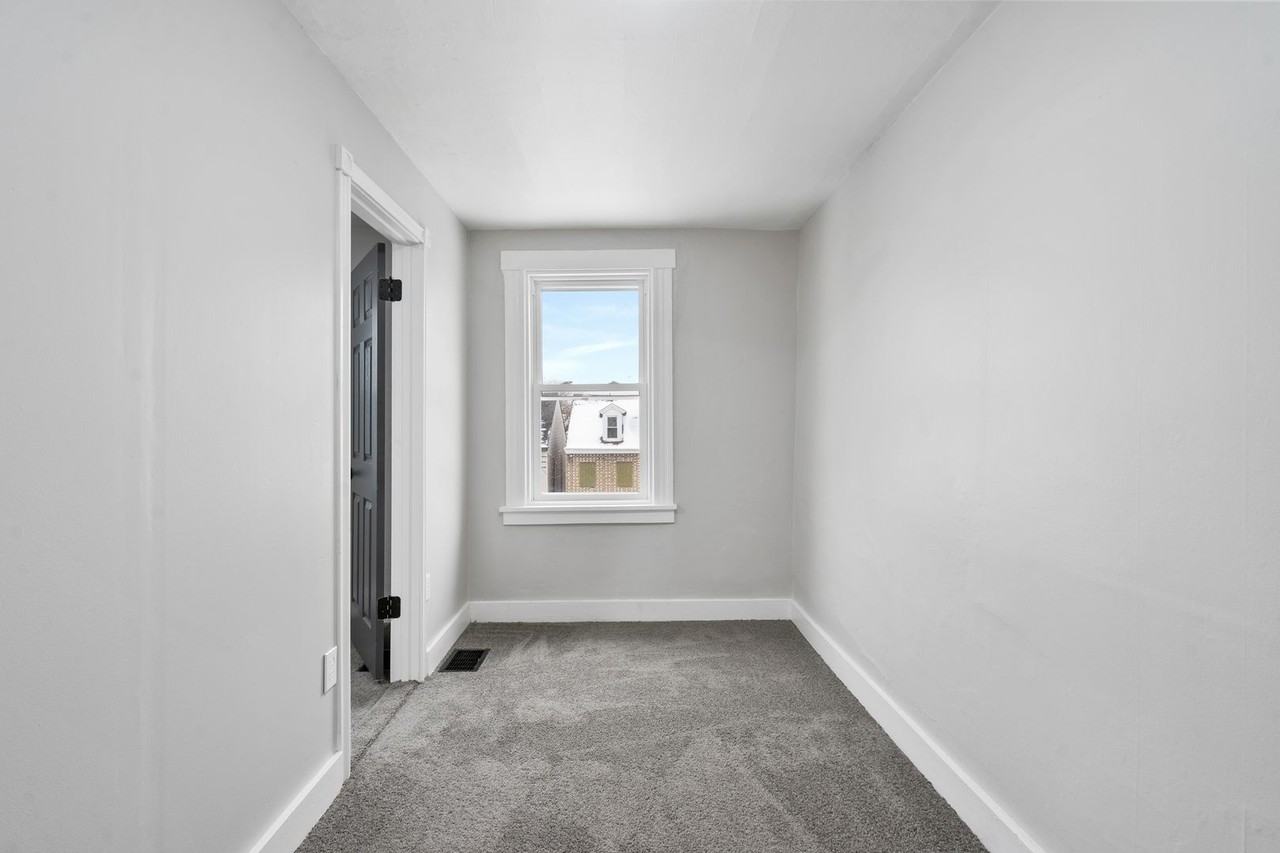 4538 Penn Ave - Photo 6 of 23