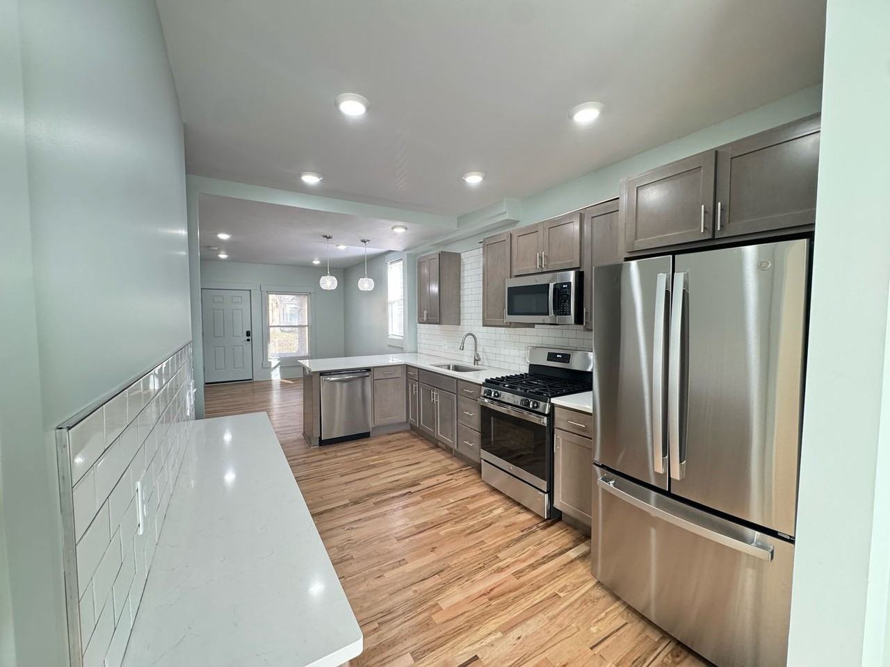 1020 Sigsbee St Se - Photo 2 of 21