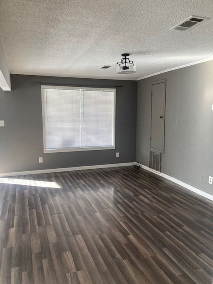 2414 15th Ave - Photo 4 of 11