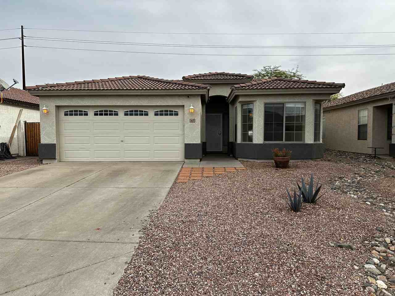 2625 N 107th Dr - Photo 3 of 28