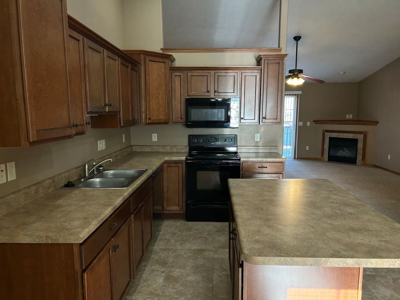 5706 W 58th St - Photo 4 of 27