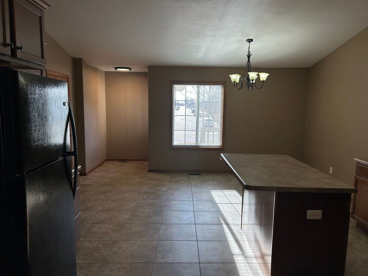 5706 W 58th St - Photo 5 of 27