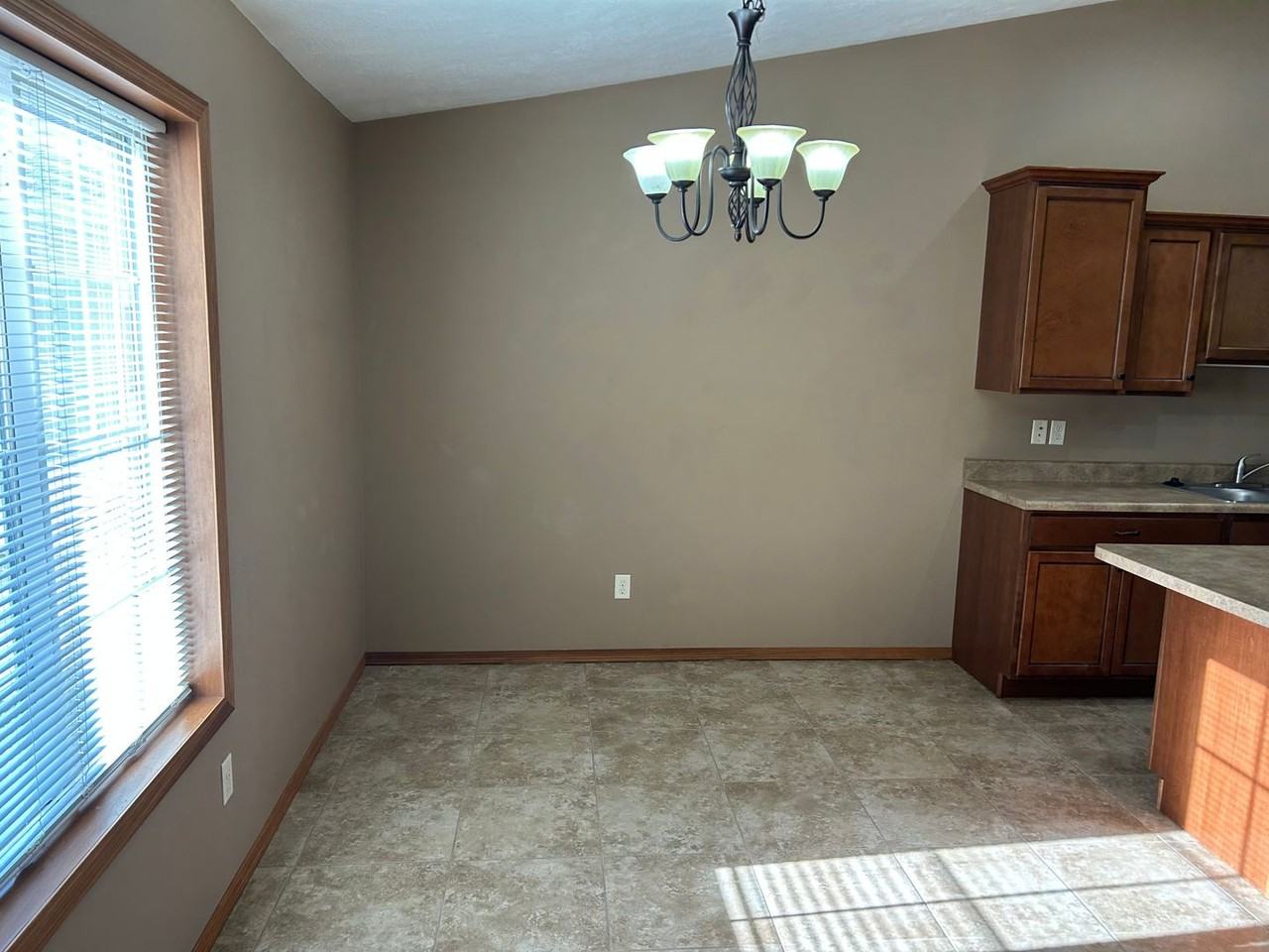 5706 W 58th St - Photo 7 of 27