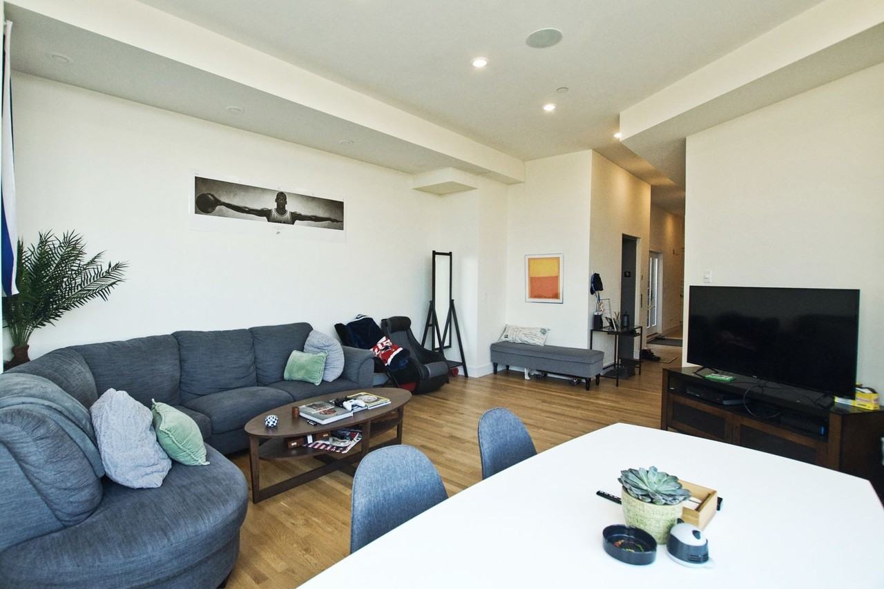 866 Beacon St - Photo 3 of 18