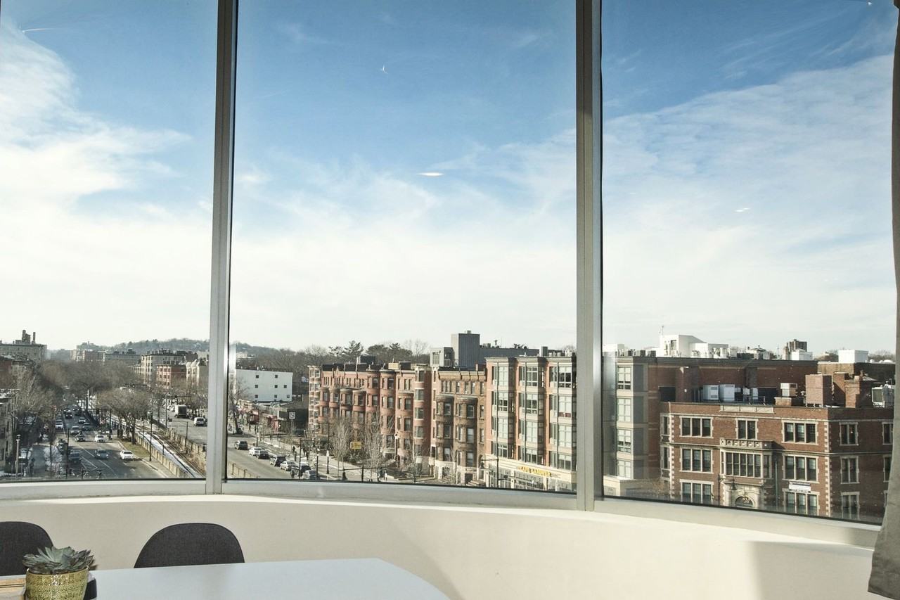 866 Beacon St - Photo 4 of 18