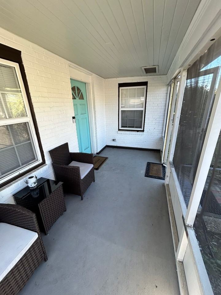 1507 W 10th Ct - Photo 3 of 25