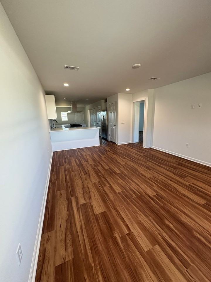 209 Charleston Dr - Photo 3 of 18