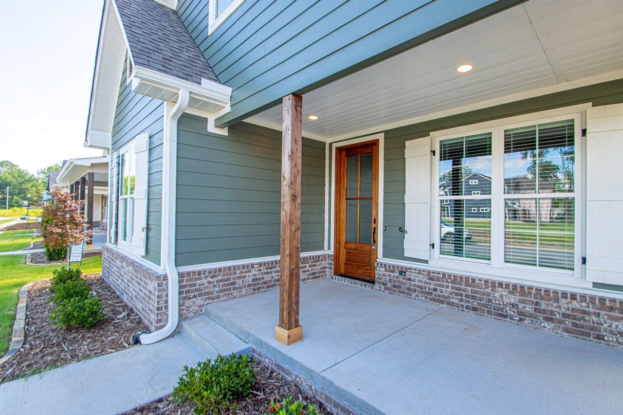 404 Gardens Ln - Photo 2 of 31