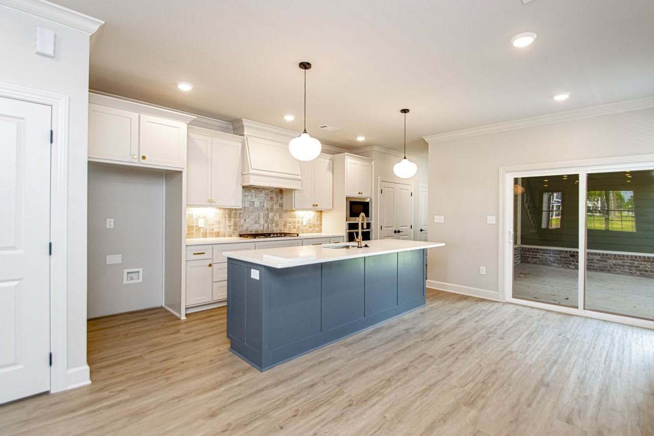 404 Gardens Ln - Photo 4 of 31