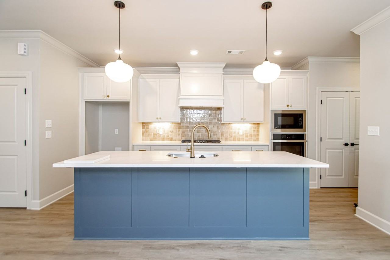 404 Gardens Ln - Photo 5 of 31