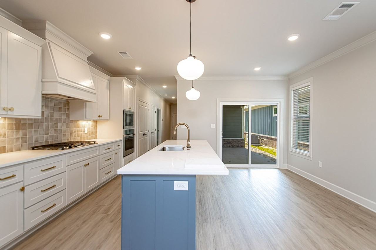 404 Gardens Ln - Photo 7 of 31