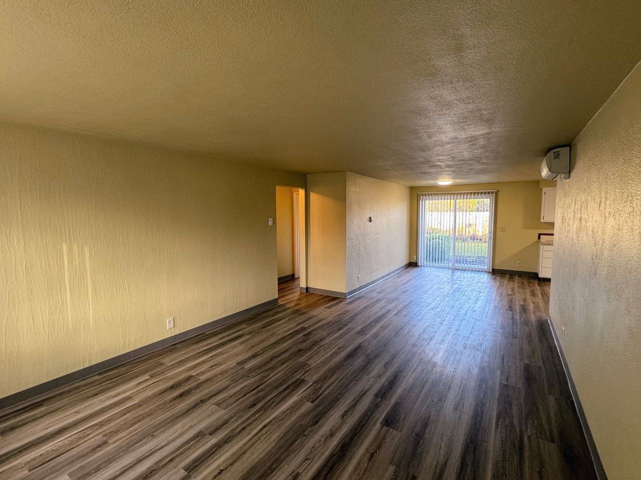 2557 Cheryl St - Photo 2 of 13