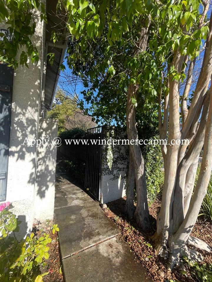 2833 Isle St - Photo 2 of 38