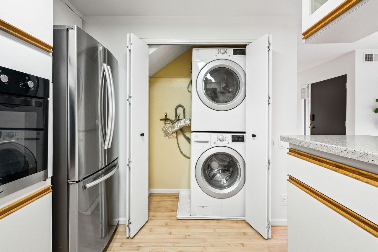 2334 Palos Verdes Drive West - Photo 2 of 27