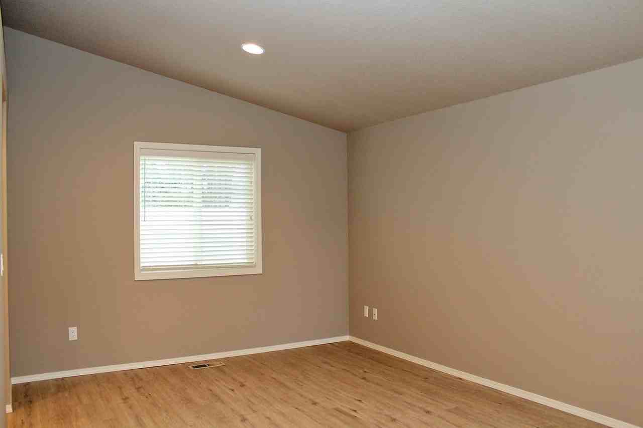 6010 N Wilbur Ave - Photo 4 of 30