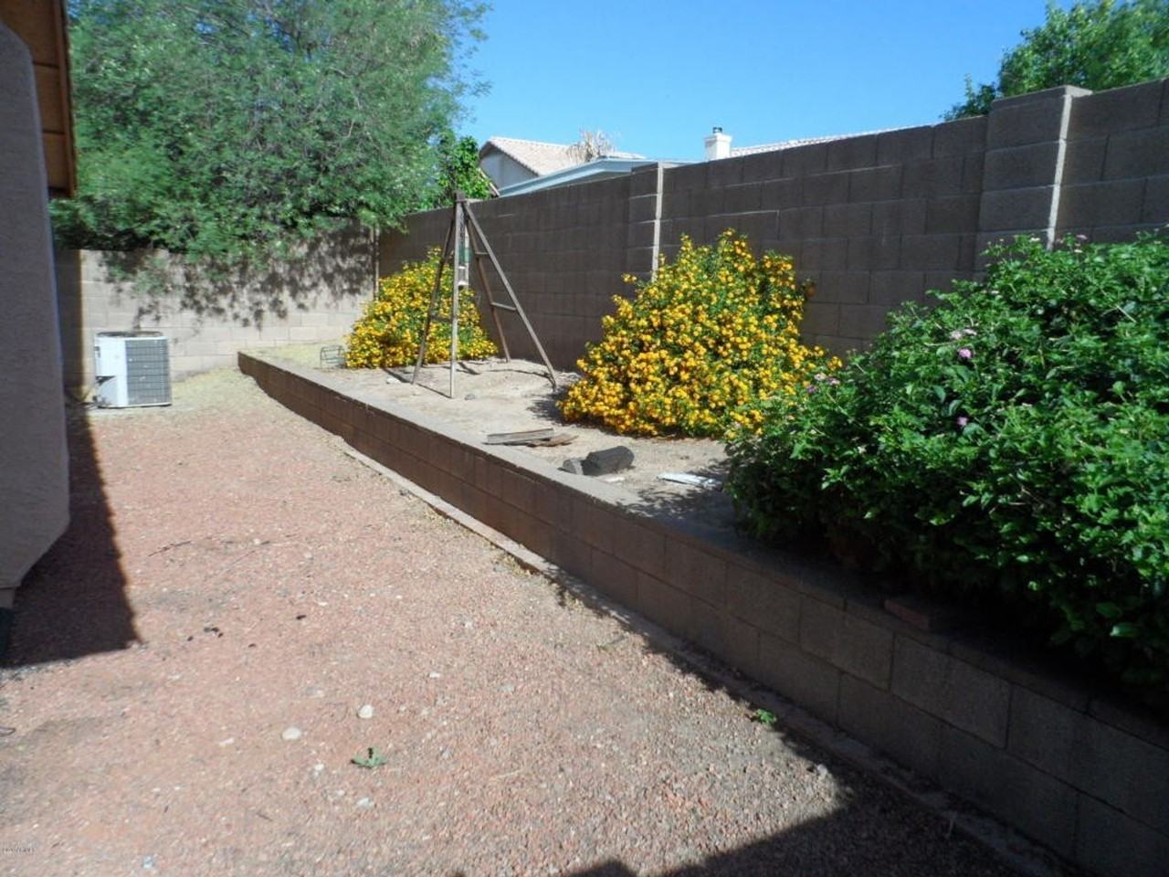 8932 W Fargo Dr - Photo 3 of 22