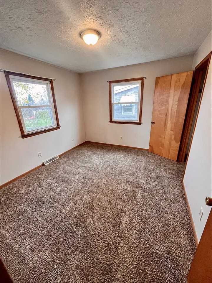 413 Grandview Ave - Photo 2 of 6