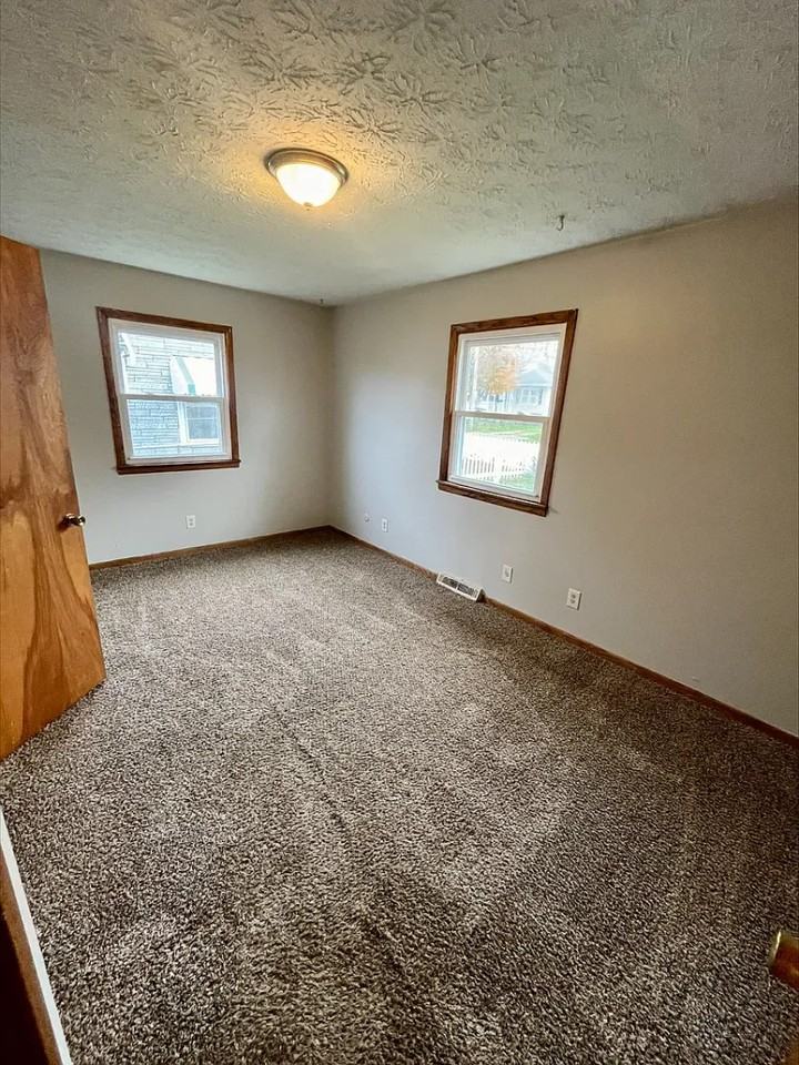 413 Grandview Ave - Photo 3 of 6