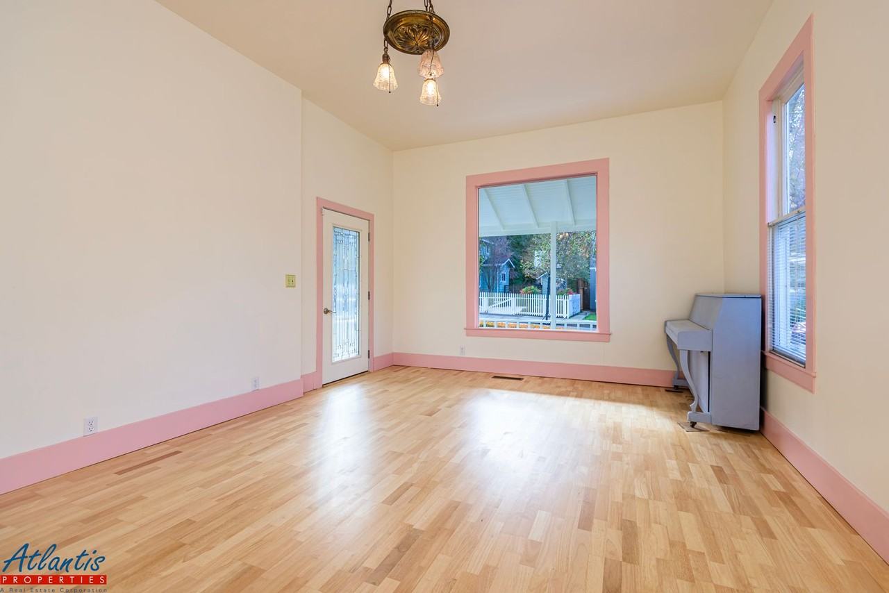 315 Johnson Ave - Photo 3 of 21