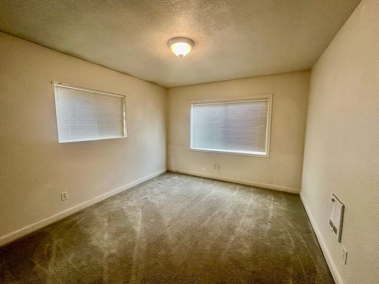 5844 Delaware Ave - Photo 4 of 24